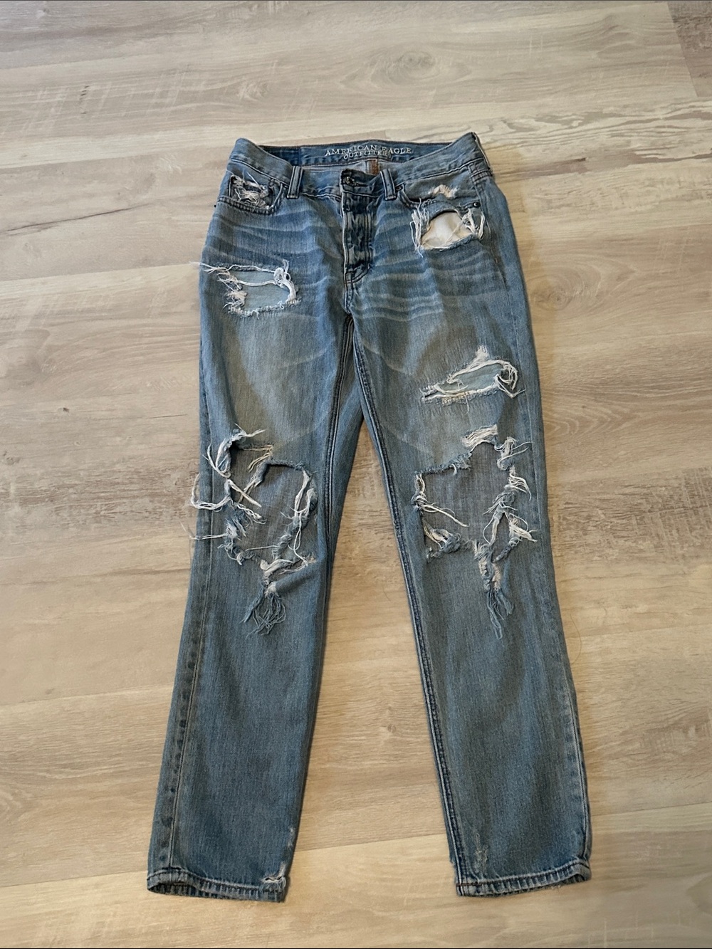 American Eagle Outfitters Women's Light Blue Distressed Boyfriend Jeans